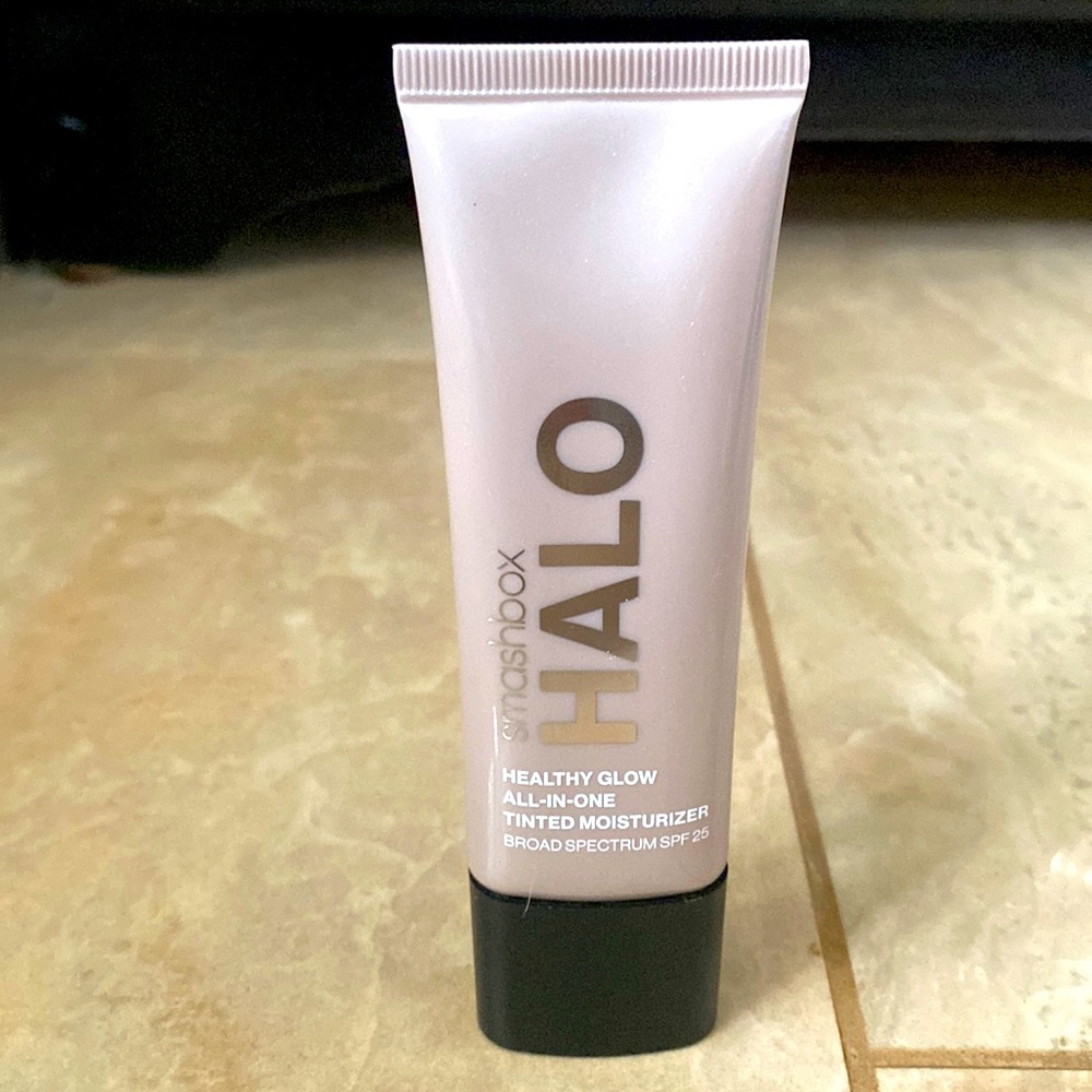 Smashbox Halo Healthy Glow Tinted Moisturizer Shade Light Medium Unopened